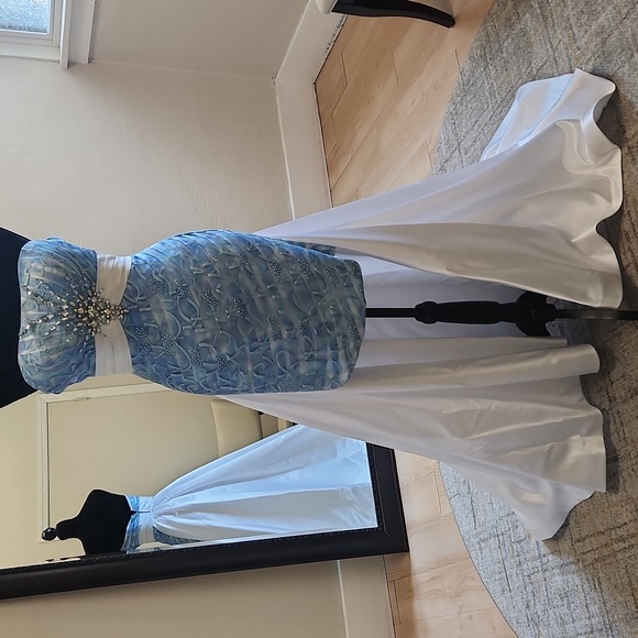 Size 4, Homecoming/pageant/prom cocktail avail w or w/o removable waist train! - Picture 1 of 10